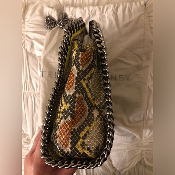 Stella McCartney Mini Falabella Snake-Print in Banana - Picture 8 of 9